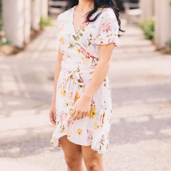 LOFT Dresses & Skirts - LOFT Floral Belted Midi in Cream & Multicolor Ruffle Wrap Dress Size 6P